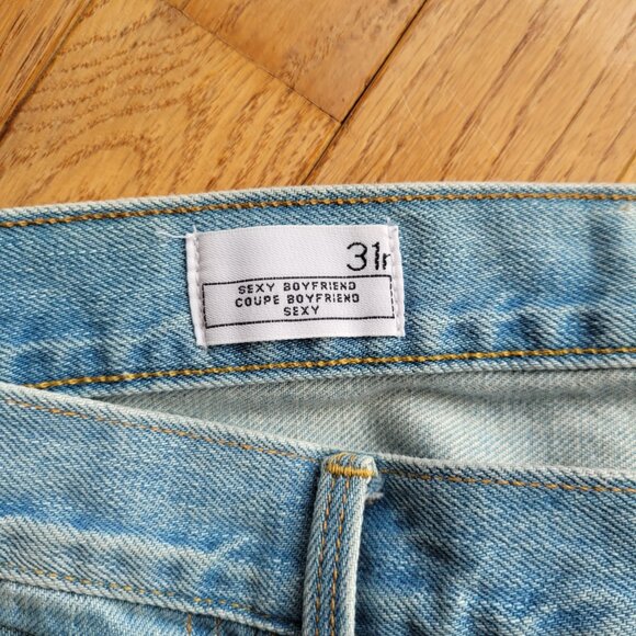 Gap 1969 Sexy Boyfriend Jeans 31r Light wash Distressed - Picture 6 of 16